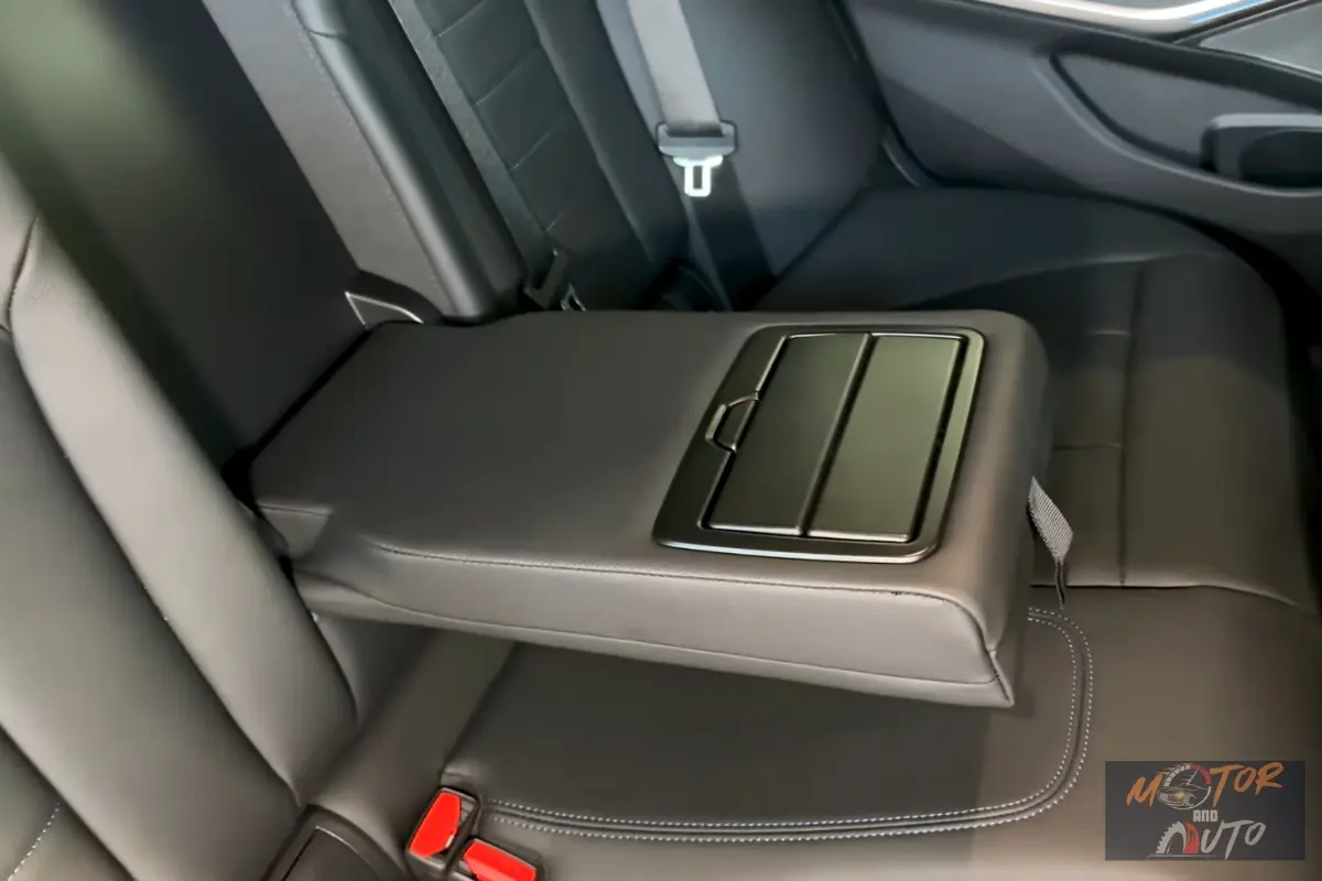 2024 BMW 3 Serie Touring Benzine Achterstoelen Armleuning met Bekerhouders