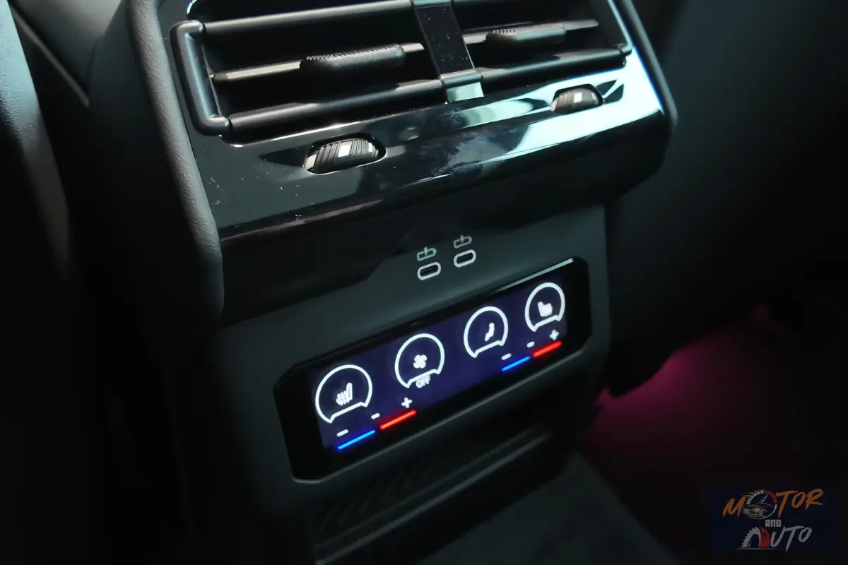 2024 BMW i5 Touring Achterste Oplaadpoorten en Temperatuurregeling