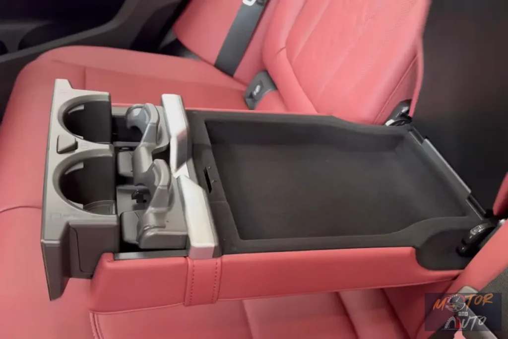 2024 BMW iX3 Achterstoelen Armleuning met Bekerhouders en Opbergruimte