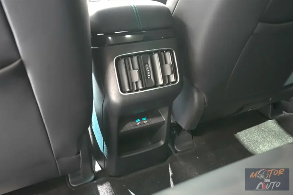BYD SEAL U Luchtroosters Achter en USB-C Oplaadpoorten
