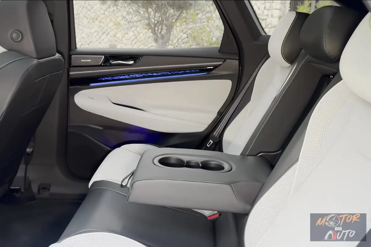 2025 Volkswagen ID.7 Tourer Achterstoelen Armleuning met Bekerhouders