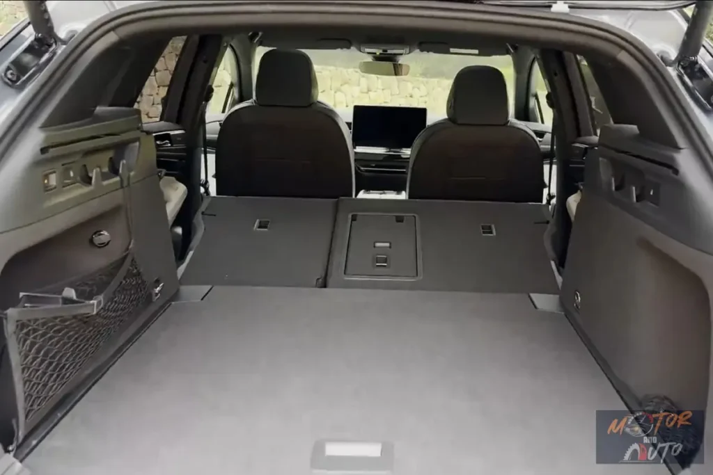 VW ID.7 Tourer Bagageruimte met Achterstoelen Neergeklapt