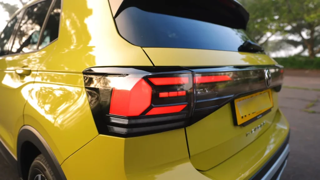 Close-up van 2025 Volkswagen T-Cross achter-LED achterlicht met modern lichtontwerp
