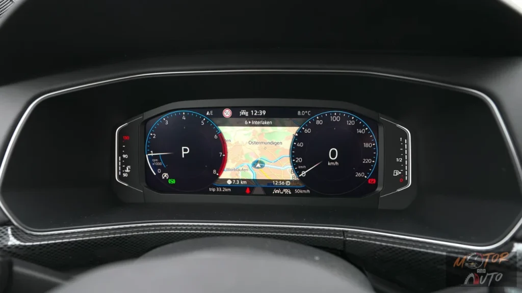 2025 Volkswagen T-Cross digitale instrumentencluster met snelheids- en navigatie-informatie