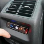 Klimaatregelingspaneel van 2025 Volkswagen Tiguan met digitale temperatuurweergave op 18,5 graden met verlichte bedieningsknoppen