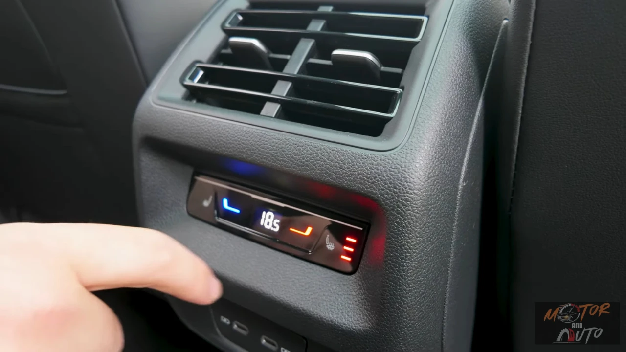 Klimaatregelingspaneel van 2025 Volkswagen Tiguan met digitale temperatuurweergave op 18,5 graden met verlichte bedieningsknoppen