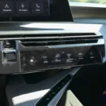 Nieuwe Peugeot E-3008 i-Toggle-paneel