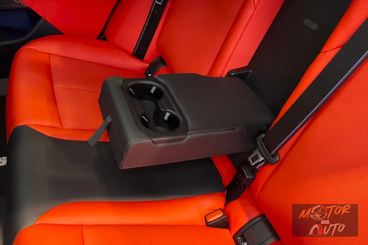 BMW M5 Sedan Armsteun Achterbank met Bekerhouders