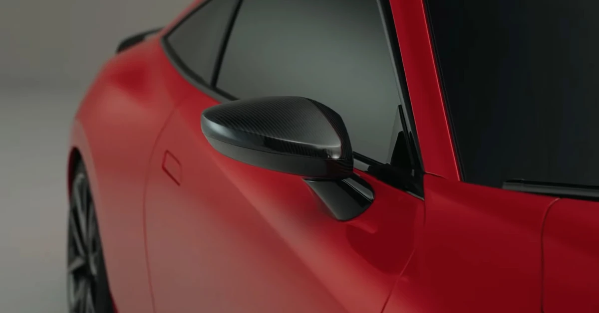 Carbon fiber zijspiegel detail toont de premium sportieve uitstraling van de Prelude