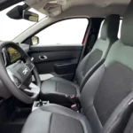 Dacia Spring Driver Focused-interieur