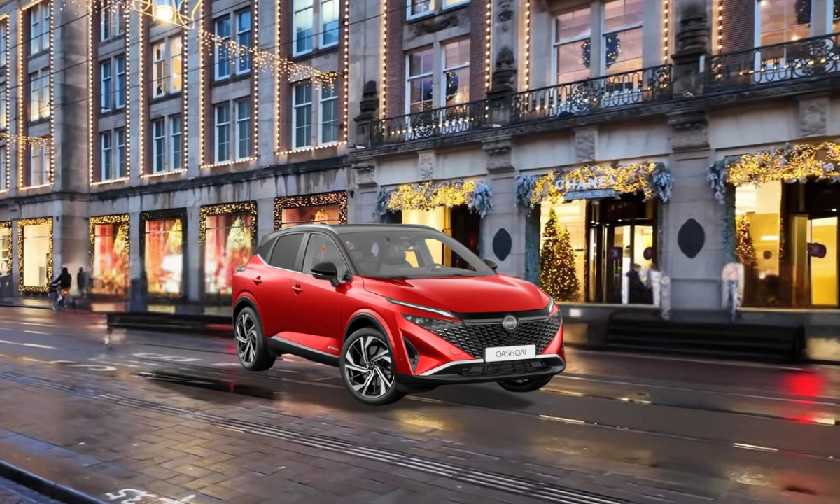 Nieuwe Nissan Qashqai 2025 in Fuji Rood met vernieuwde voorzijde