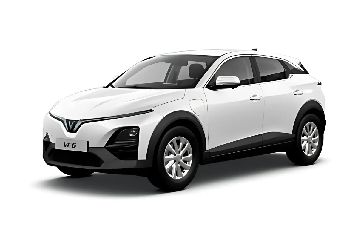 VinFast VF6 elektrische SUV in wit, driekwart vooraanzicht
