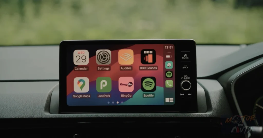 Close-up van Honda CR-V's infotainmentscherm met Apple CarPlay startscherm en diverse apps