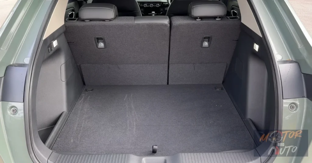 De bagageruimte van de Honda HR-V 2025 met neergeklapte achterbank toont de vlakke laadvloer en 1.274 liter maximale capaciteit
