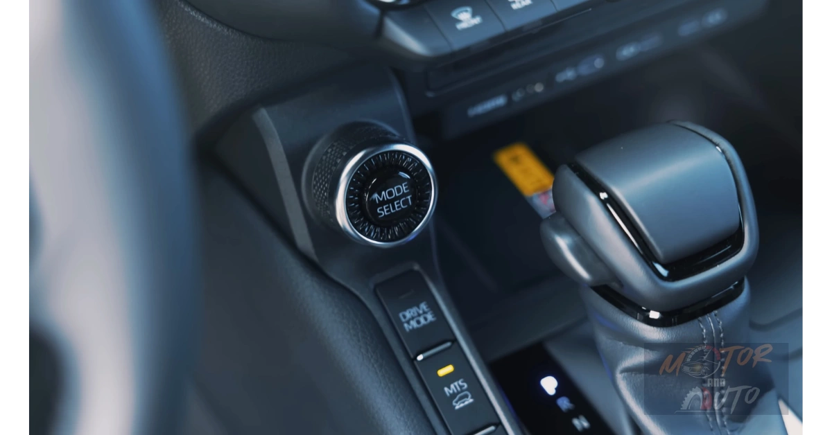 Moduskeuzeschakelaar en rijmodusregelingen van de Land Cruiser 2025 met terreinvaardigheidsinstellingen