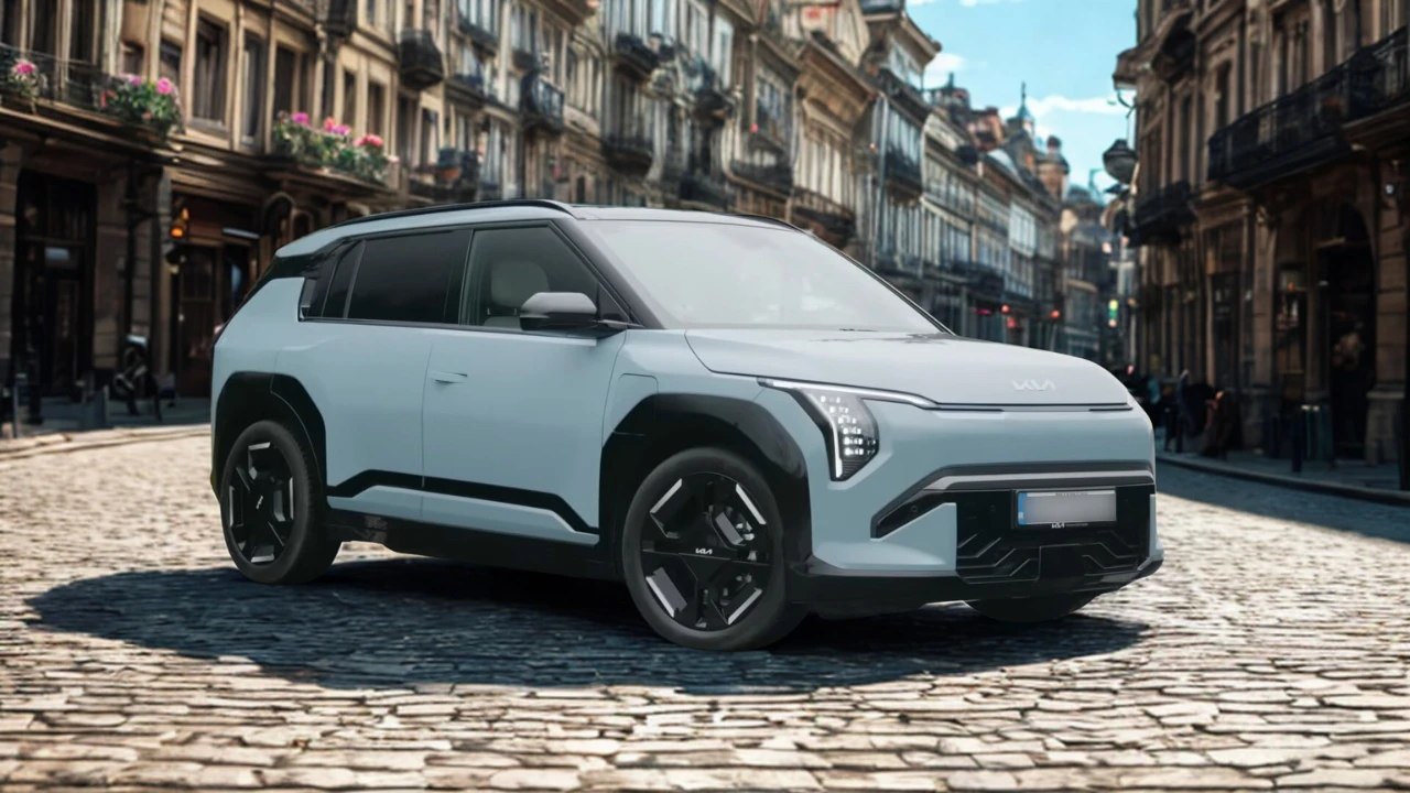 Witte 2025 Kia EV3 elektrische SUV voor-driekwart hoek op kasseienstraat met historische Europese architectuur, met kenmerkende LED-koplampen