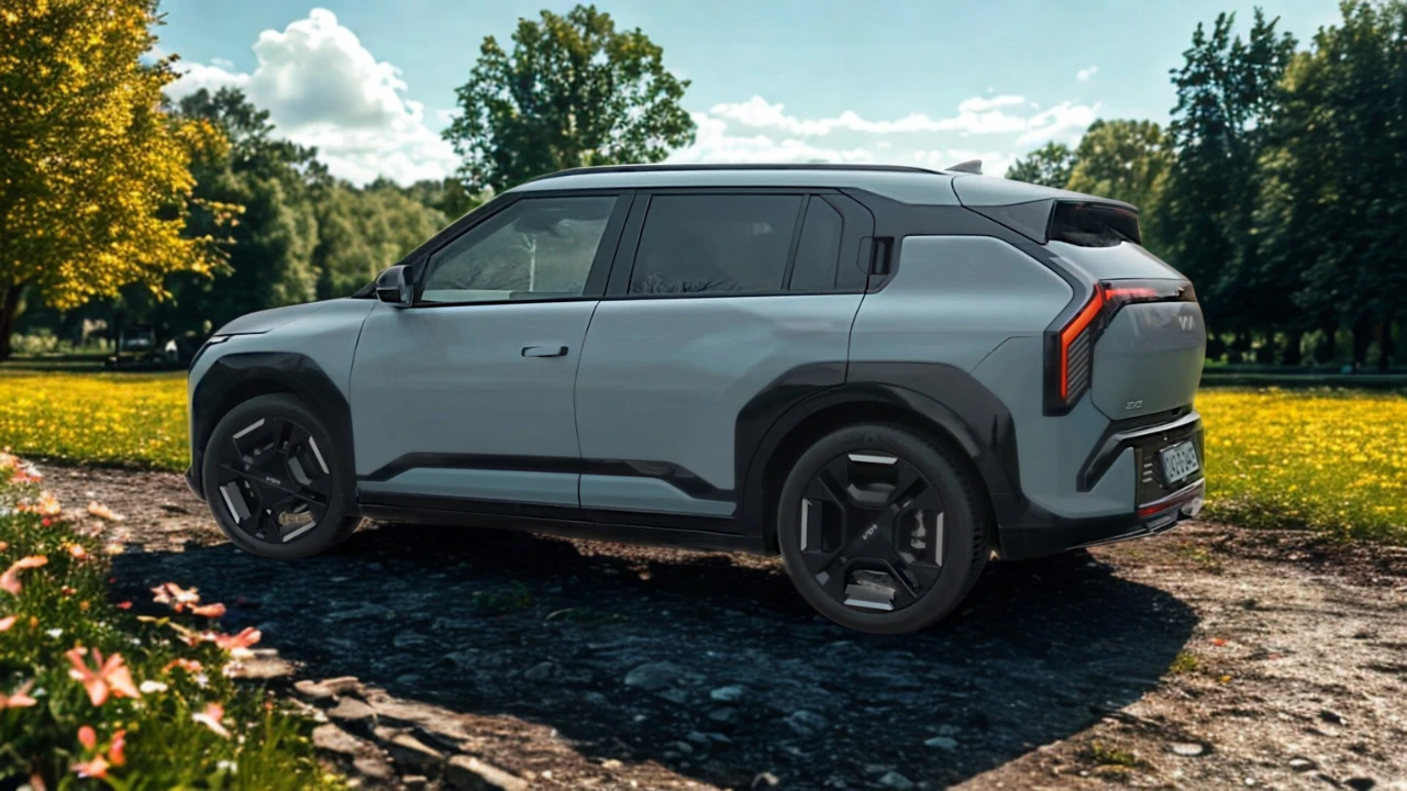 Volledig zijaanzicht van lichtgroene 2025 Kia EV3 elektrische SUV met zwarte lichtmetalen velgen geparkeerd in park met weelderige groene bomen en bewolkte hemel