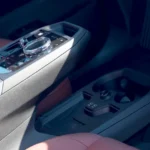 Kristallen iDrive controller en middenconsole bedieningselementen van de 2026 BMW iX