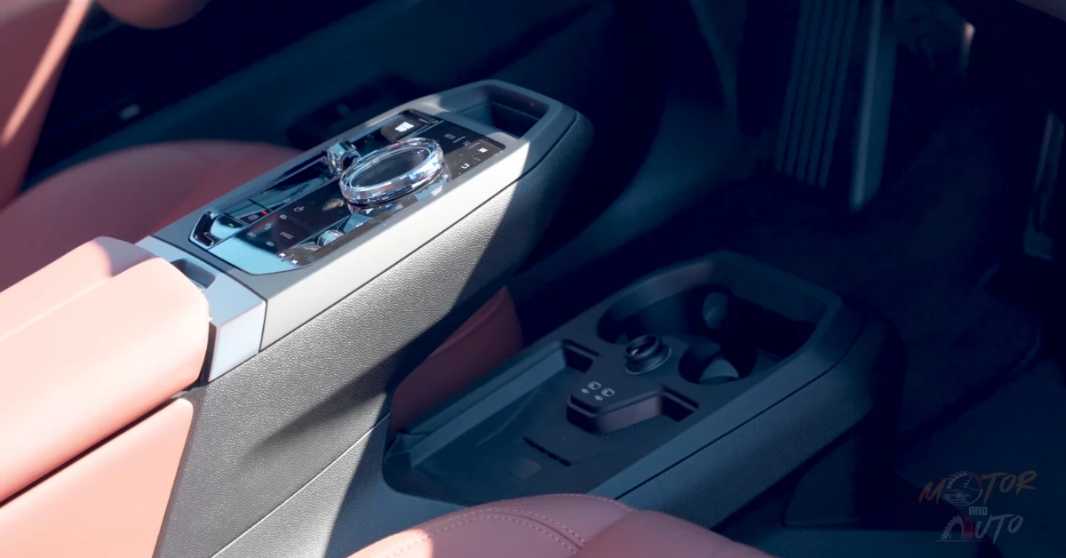 Kristallen iDrive controller en middenconsole bedieningselementen van de 2026 BMW iX