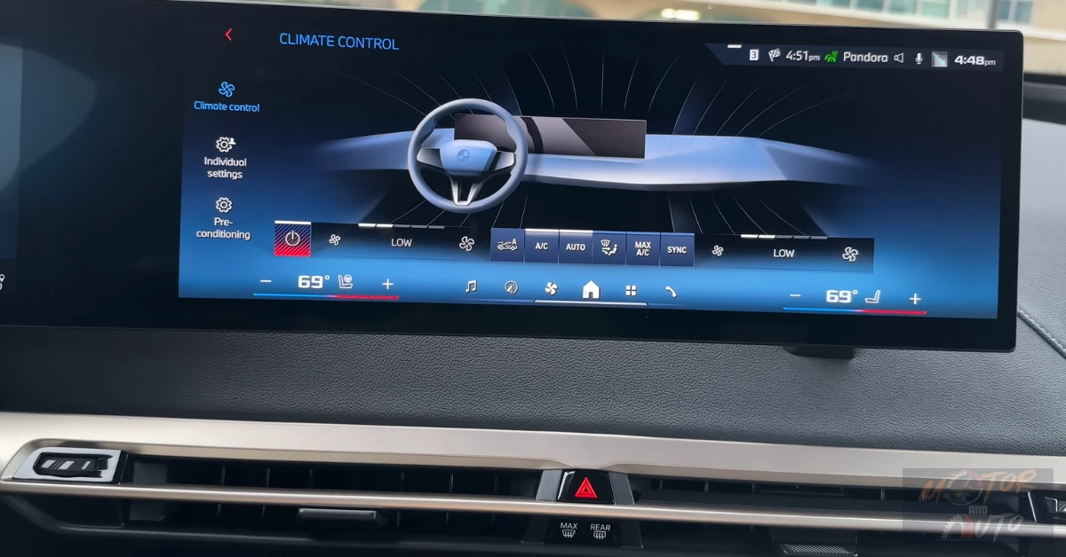 BMW iX infotainmentsysteem met het hoofdmenu-interface