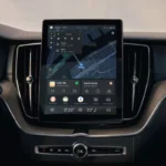 Close-up van het nieuwe 11,2-inch touchscreen met navigatie- en media-interface