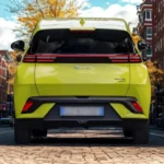 2025 BYD Dolphin Surf middenconsole met draadloze oplaadplaat, opbergvakken en bekerhouders