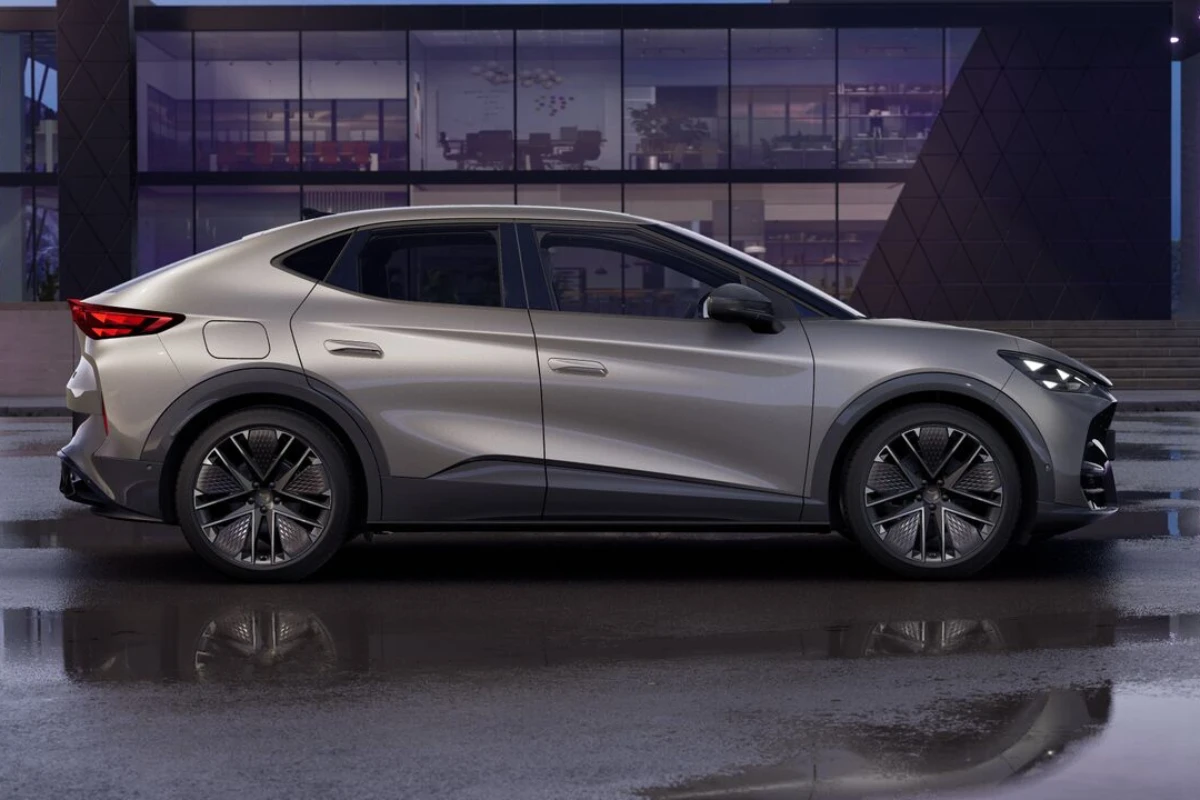 2025 CUPRA Tavascan Atacama Desert kleur