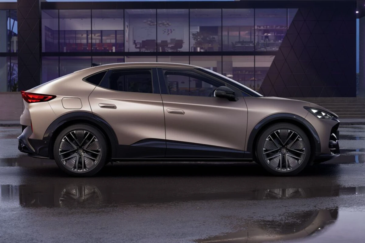 2025 CUPRA Tavascan Century Bronze Matt kleur