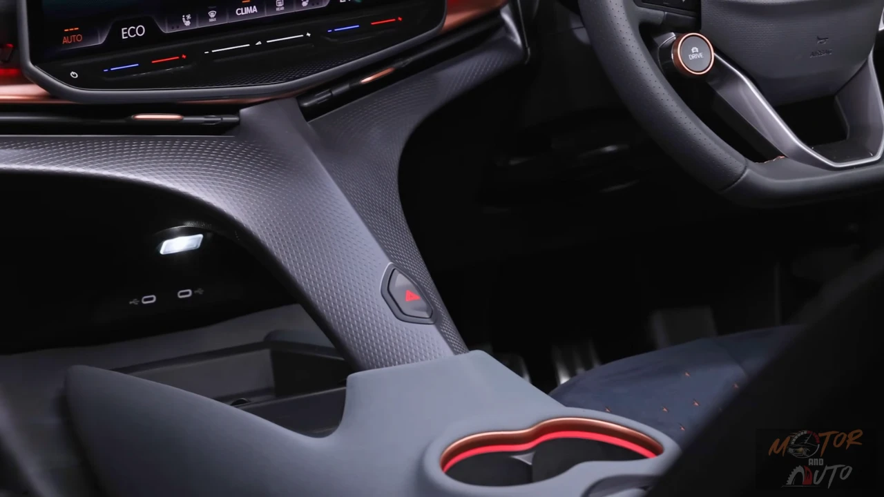 De onderste middenconsole van de CUPRA Tavascan uit 2025 met diepe opbergvakken en draadloos oplaadgedeelte