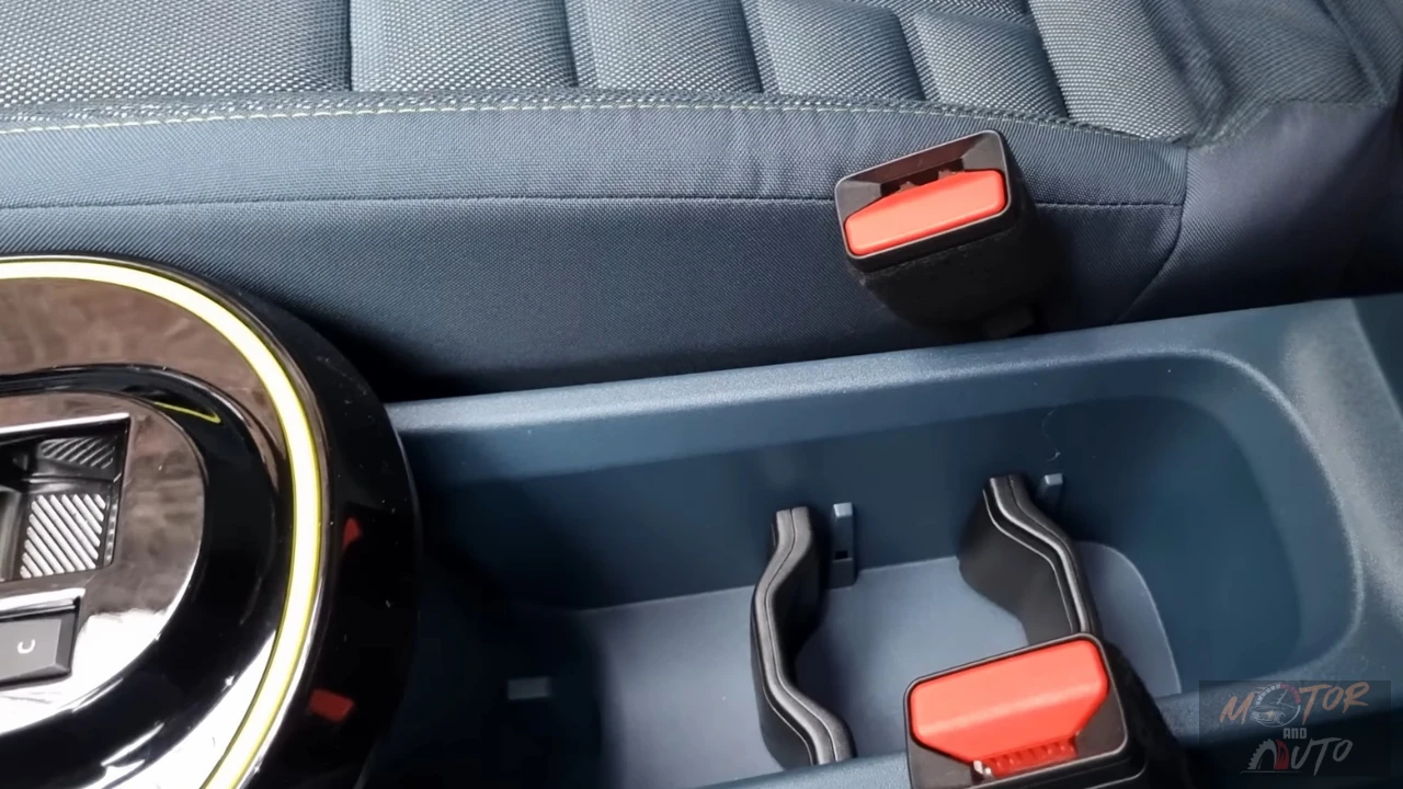 2025 Fiat Grande Panda E bekerhouder