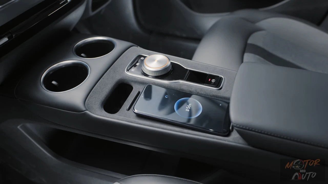 De Luxury-uitvoering van de MG S5 EV bevat een draadloze smartphone-oplaadpad in de middenconsole