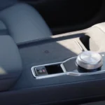 2025 MG S5 EV Middenconsole met Draaibare Versnellingskeuzeknop