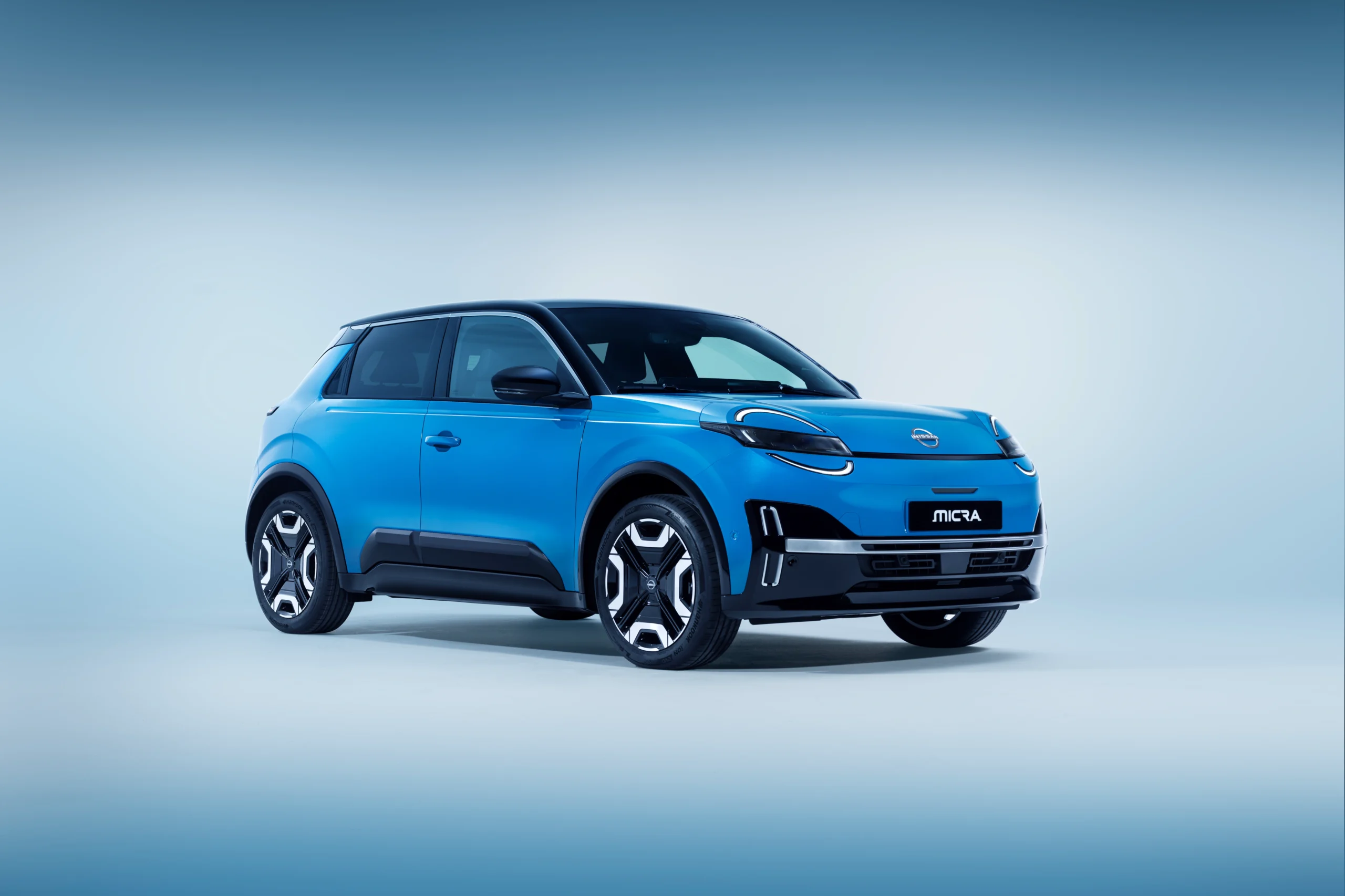 2025 Nissan Micra EV Voorkant Driekwart Aanzicht