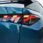 2025 Peugeot E-3008 Dual Motor - Achterlicht Drie-Klauw Kenmerk