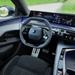 2025 Peugeot E-3008 Dual Motor - Bestuurder Perspectief met Compact Stuurwiel