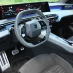 2025 Peugeot E-3008 Dual Motor - Bestuurderscockpit met Panoramisch Display