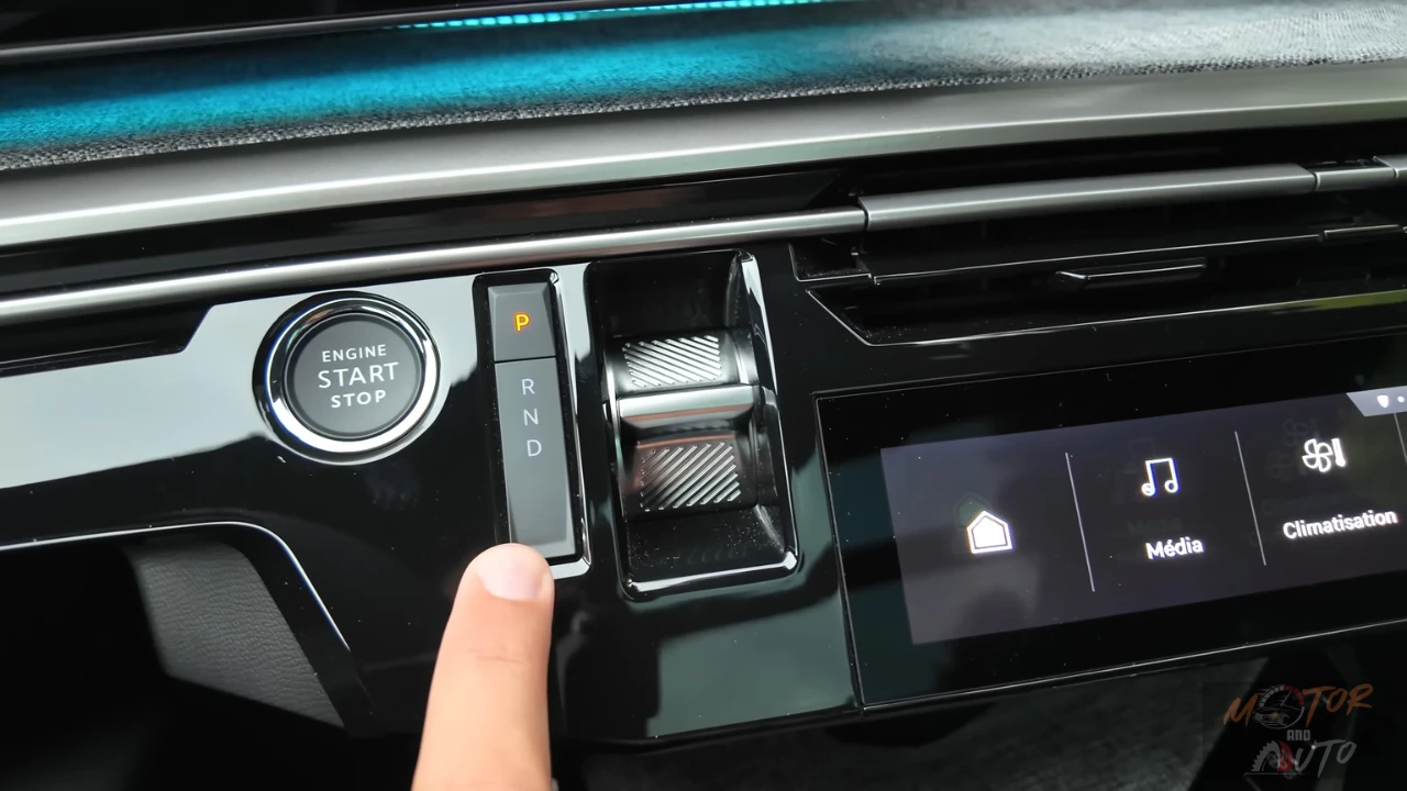 2025 Peugeot E-3008 Dual Motor - Elektronische Versnellingskiezer en Rij Bediening