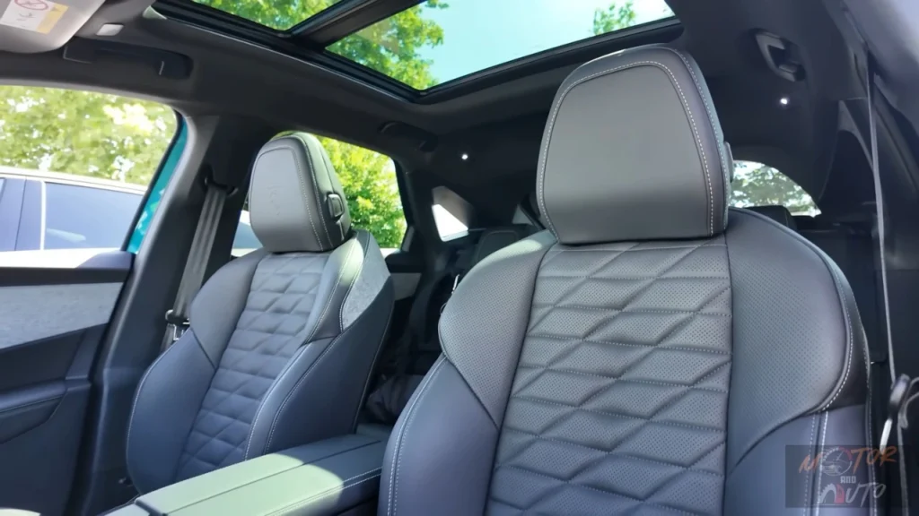 2025 Peugeot E-3008 Dual Motor - Premium Gewatteerde Stoelen met Panoramadak