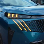2025 Peugeot E-3008 Dual Motor - Voor Grille en Drie-Klauw LED Detail