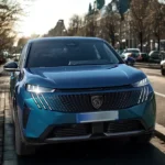 2025 Peugeot E-3008 Dual Motor - Vooraanzicht met Matrix LED Koplampen