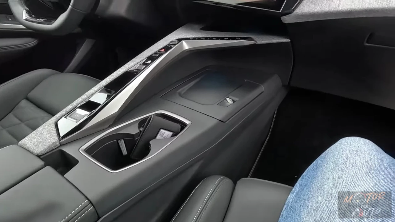2025 Peugeot E-3008 Dubbele Motor - Middenconsole