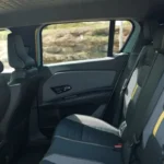 Renault 4 E-Tech Electric 2025 - Beenruimte achterin