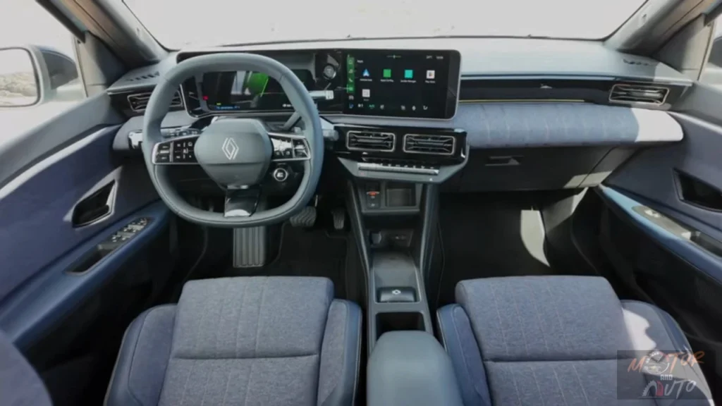 Volledig dashboardaanzicht van de 2025 Renault 4 E-Tech Electric met de dubbele 10-inch displays, kenmerkende blauwe interieurbekleding en modern design