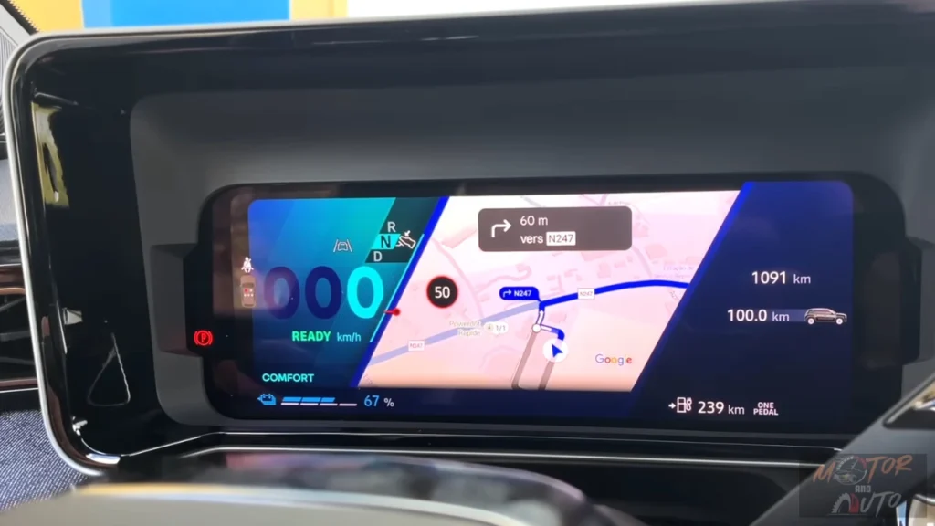 Het 10-inch digitale instrumentenpaneel van de 2025 Renault 4 E-Tech Electric met rijinformatie, batterijstatus en navigatie