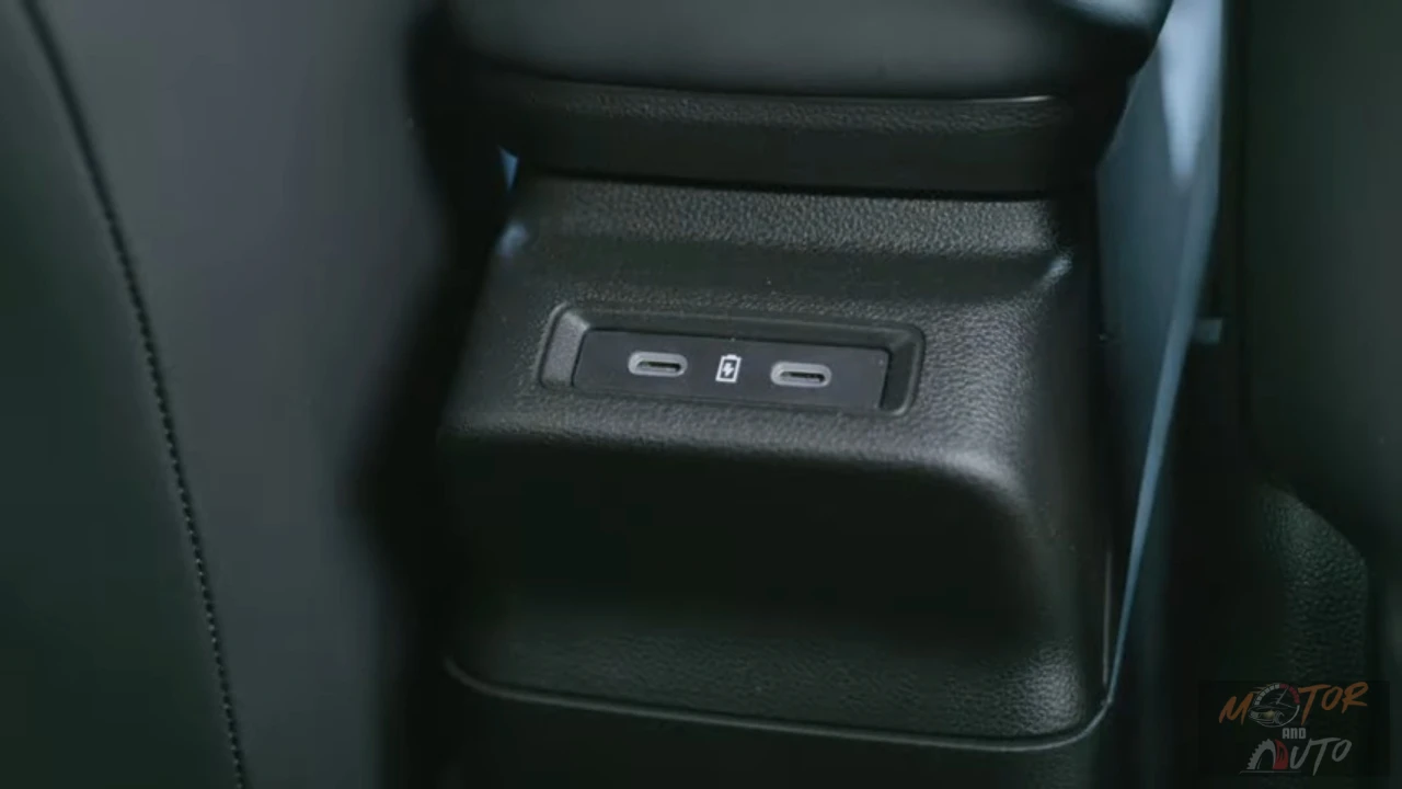 USB-C-oplaadpoorten voor achterpassagiers in de 2025 Renault 4 E-Tech Electric