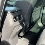 Achterpassagier gebied van 2025 Renault Austral met klimaat roosters en USB-C oplaadpoorten
