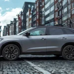 Zijkant profiel van 2025 Renault Austral met SUV proporties, deurgrepen en algehele designtaal