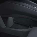 2025 Škoda Enyaq middenconsole opberggebied met open compartiment