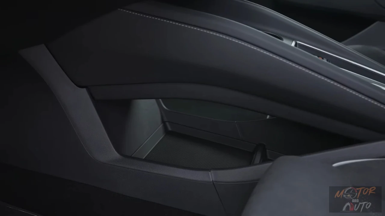 2025 Škoda Enyaq middenconsole opberggebied met open compartiment