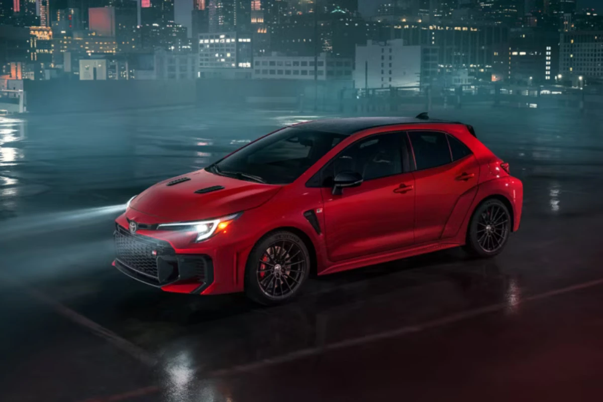 2025 Toyota GR Corolla Zijprofiel